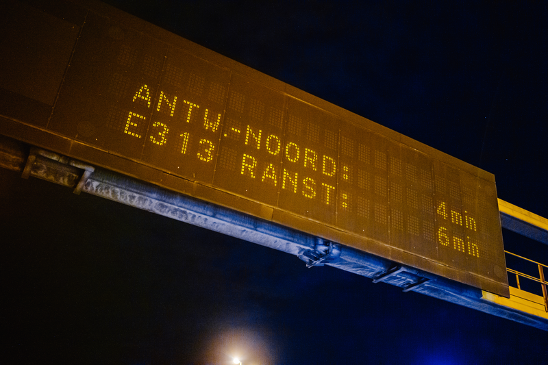 Reistijdinformatie op tekstbord.