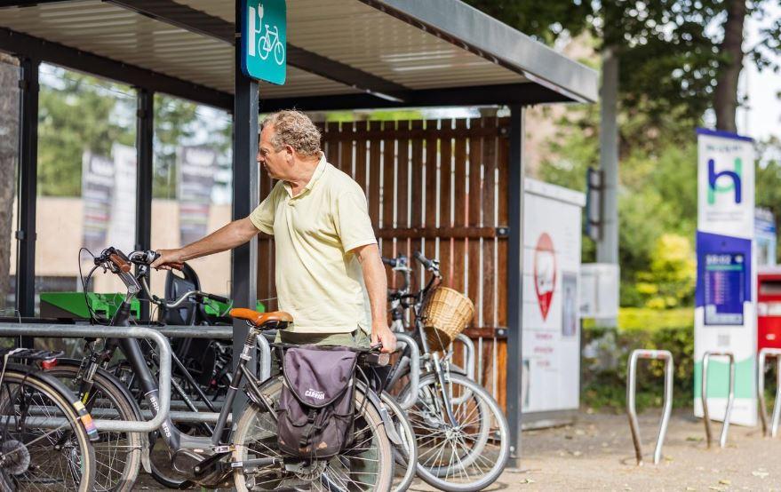 Fietsenstalling bij Hoppinzuil.