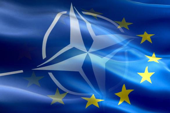 Combinatie vlag EU en Navo.