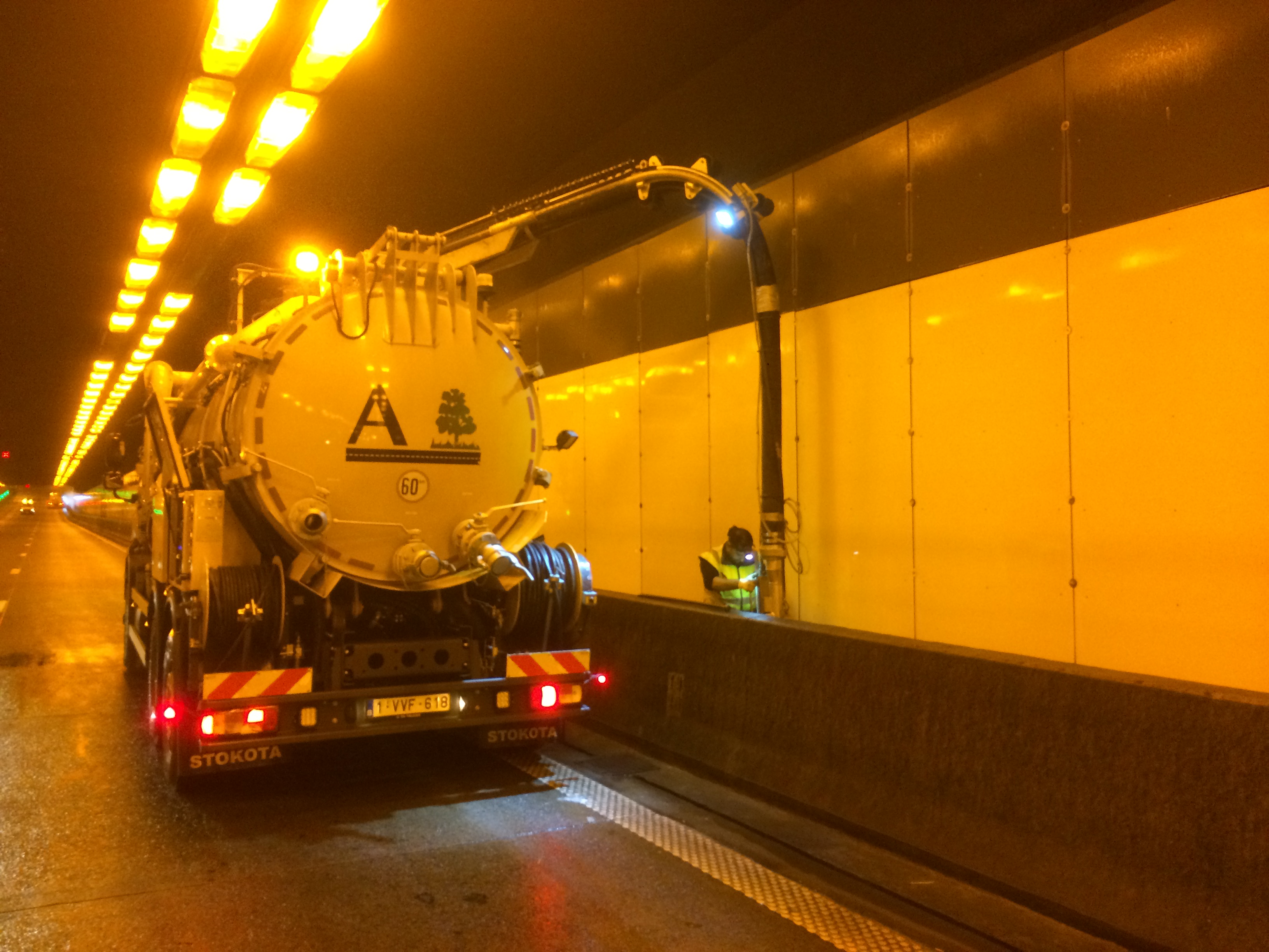 Nachtelijk onderhoudswerk in de Kennedytunnel.