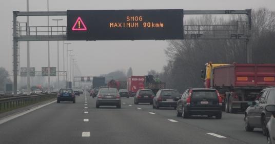 Dynamisch tekstbord bij smog-alarm.