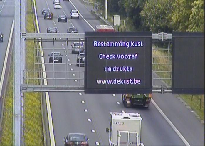 Tekstbord met boodschap over kustdrukte.