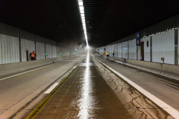 Nachtelijk onderhoud in de Beverentunnel.