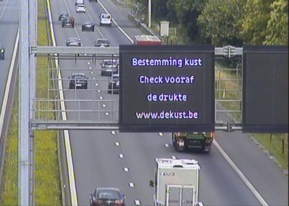 Tekstbord met boodschap over kustdrukte.