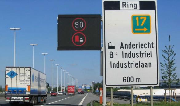 Brusselse ring met bord van Anderlecht.