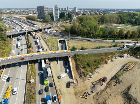 Onderdoorgang naar afrit Deurne op de R1.