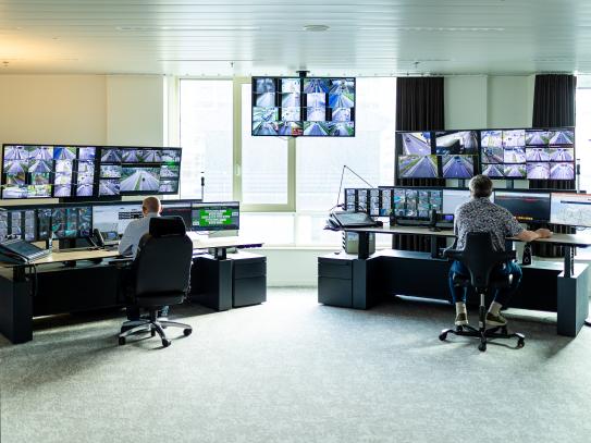 Tunneldesks.